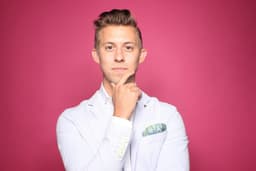 Austin Distel headshot